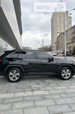 Позашляховик / Кросовер Toyota RAV4 2021 в Києві