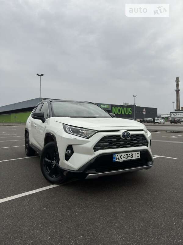 Позашляховик / Кросовер Toyota RAV4 2020 в Києві