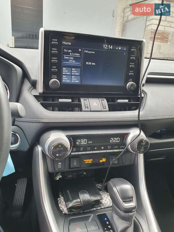 Позашляховик / Кросовер Toyota RAV4 2020 в Мукачевому