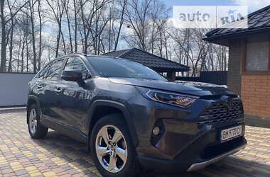 Внедорожник / Кроссовер Toyota RAV4 2020 в Сумах