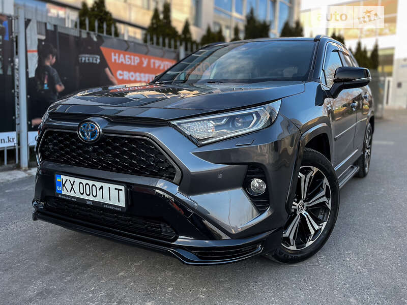 Внедорожник / Кроссовер Toyota RAV4 2021 в 