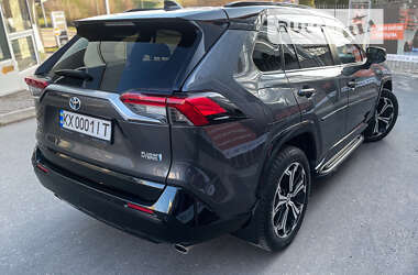Внедорожник / Кроссовер Toyota RAV4 2021 в 