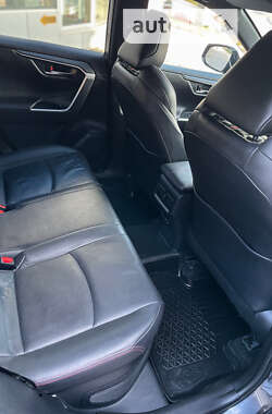 Внедорожник / Кроссовер Toyota RAV4 2021 в 