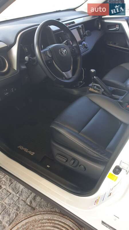 Внедорожник / Кроссовер Toyota RAV4 2016 в Днепре