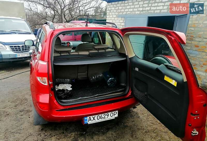 Внедорожник / Кроссовер Toyota RAV4 2008 в Харькове