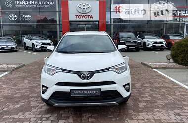 Внедорожник / Кроссовер Toyota RAV4 2017 в Хмельницком