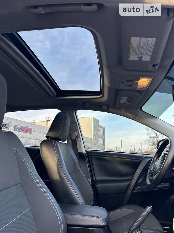 Позашляховик / Кросовер Toyota RAV4 2014 в Кривому Розі