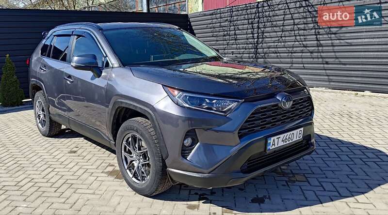 Позашляховик / Кросовер Toyota RAV4 2021 в Івано-Франківську