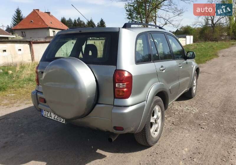 Внедорожник / Кроссовер Toyota RAV4 2004 в Киеве