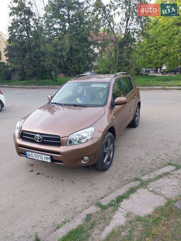 Позашляховик / Кросовер Toyota RAV4 2007 в Ужгороді