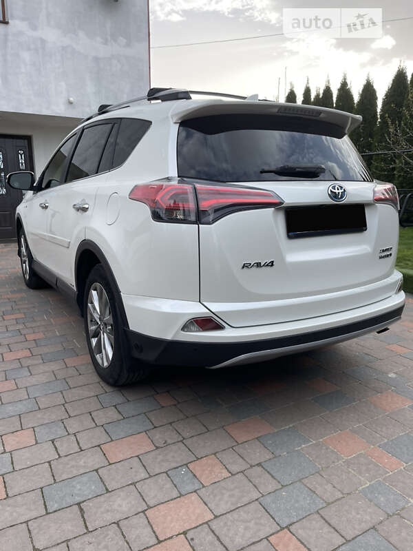 Внедорожник / Кроссовер Toyota RAV4 2017 в Львове