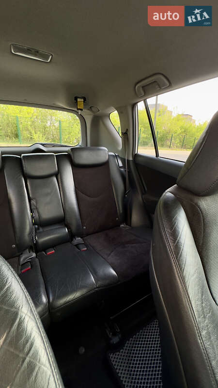 Позашляховик / Кросовер Toyota RAV4 2010 в Чернівцях