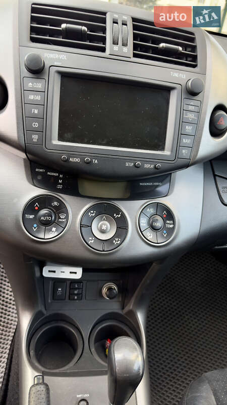 Позашляховик / Кросовер Toyota RAV4 2010 в Чернівцях