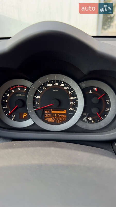 Позашляховик / Кросовер Toyota RAV4 2010 в Чернівцях