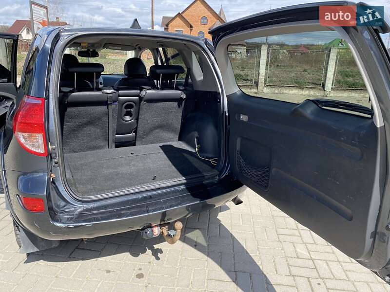 Внедорожник / Кроссовер Toyota RAV4 2006 в Сторожинце