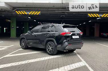 Внедорожник / Кроссовер Toyota RAV4 2019 в Киеве