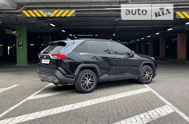 Внедорожник / Кроссовер Toyota RAV4 2019 в Киеве