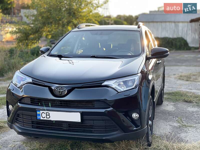 Внедорожник / Кроссовер Toyota RAV4 2017 в Чернигове
