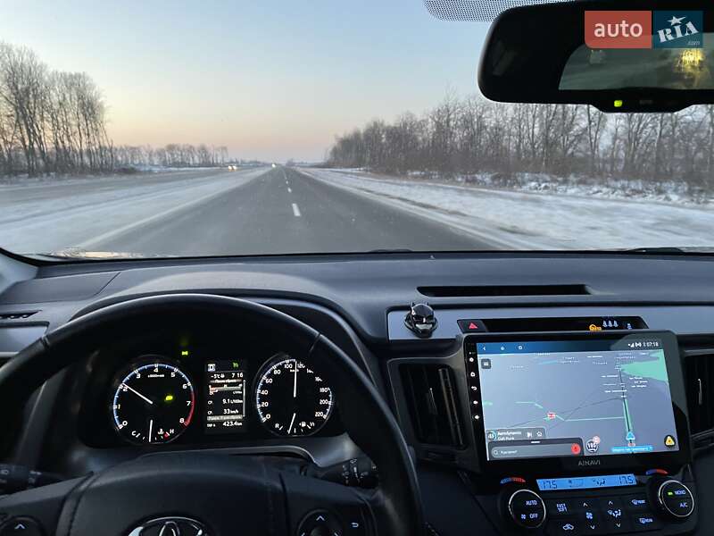 Внедорожник / Кроссовер Toyota RAV4 2017 в Чернигове