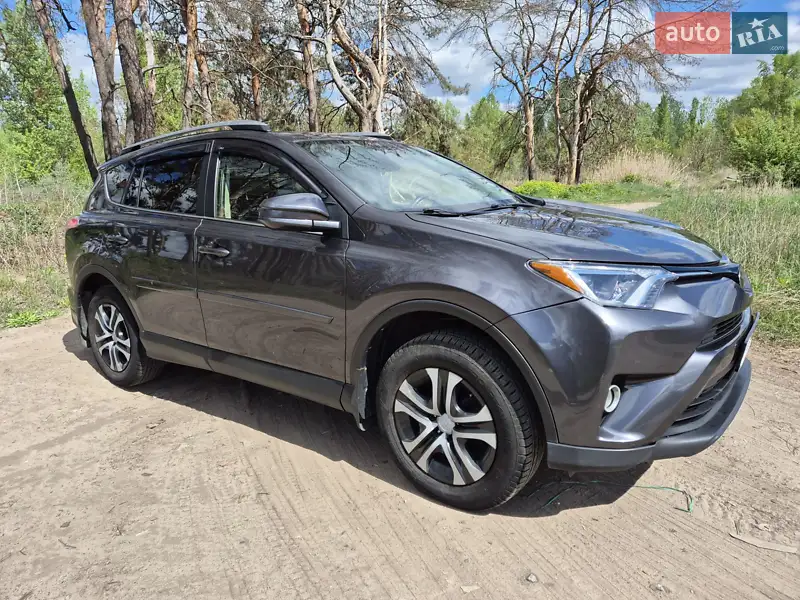 Внедорожник / Кроссовер Toyota RAV4 2017 в 