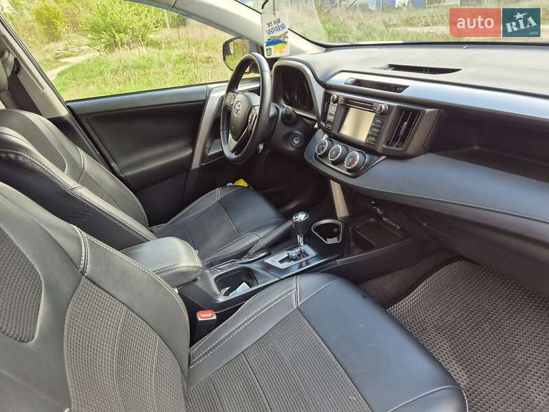 Внедорожник / Кроссовер Toyota RAV4 2017 в Харькове