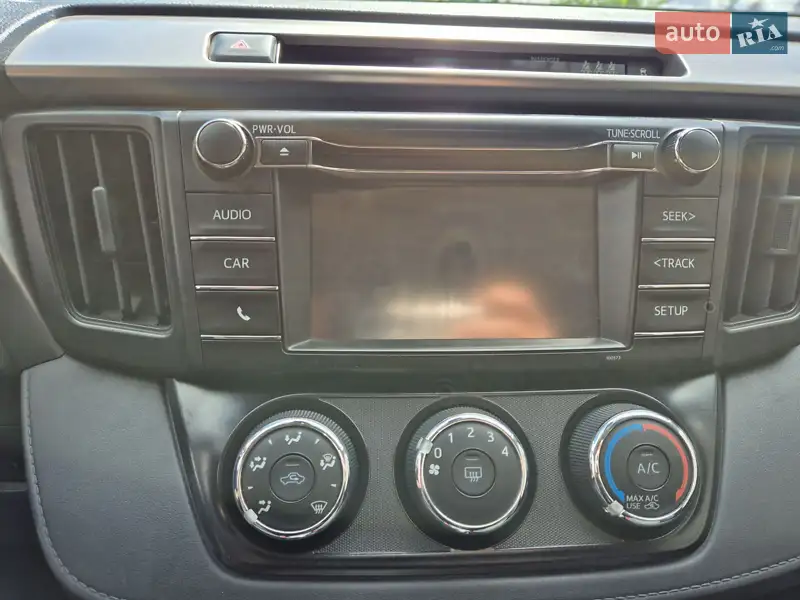 Внедорожник / Кроссовер Toyota RAV4 2017 в 