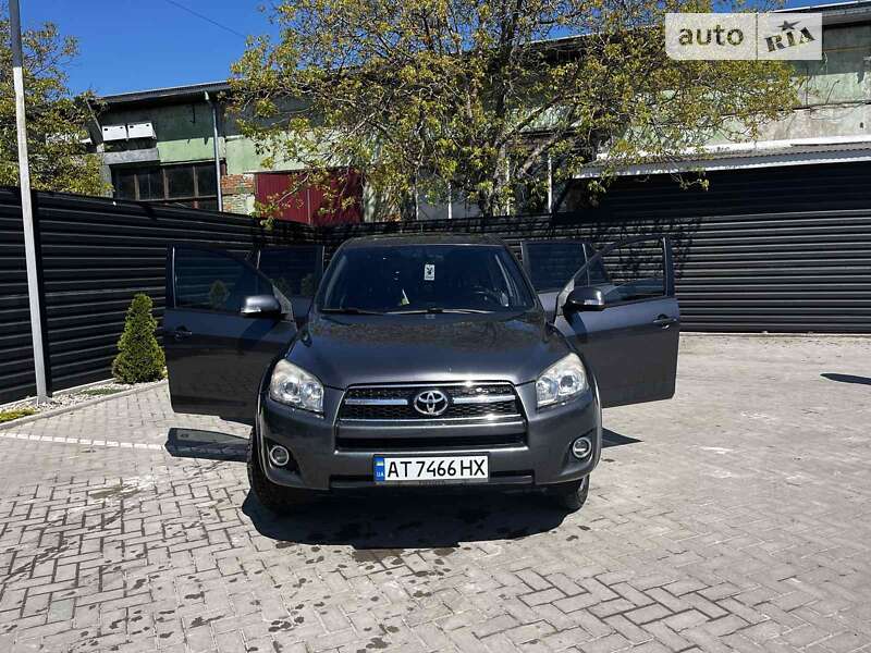 Позашляховик / Кросовер Toyota RAV4 2010 в Івано-Франківську