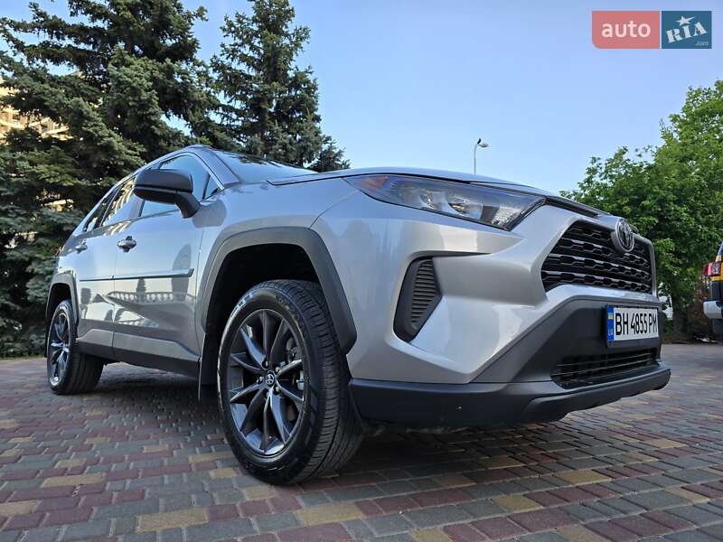 Внедорожник / Кроссовер Toyota RAV4 2020 в Одессе