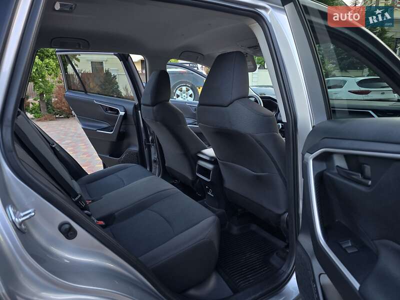 Внедорожник / Кроссовер Toyota RAV4 2020 в Одессе