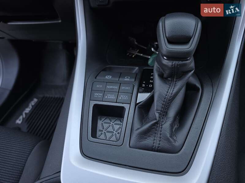 Внедорожник / Кроссовер Toyota RAV4 2020 в Одессе