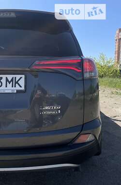 Позашляховик / Кросовер Toyota RAV4 2017 в Києві