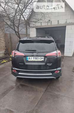 Внедорожник / Кроссовер Toyota RAV4 2017 в Бородянке