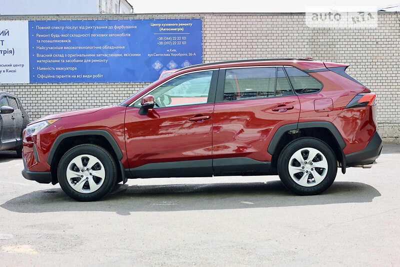 Внедорожник / Кроссовер Toyota RAV4 2021 в Киеве