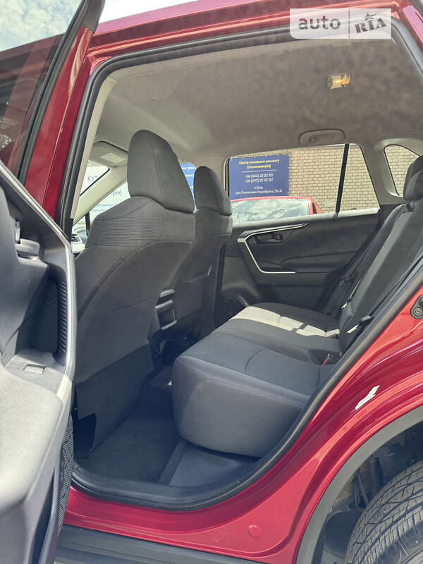 Внедорожник / Кроссовер Toyota RAV4 2021 в Киеве