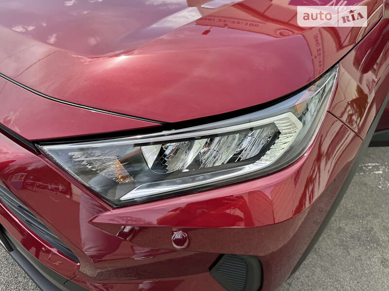 Внедорожник / Кроссовер Toyota RAV4 2021 в Киеве