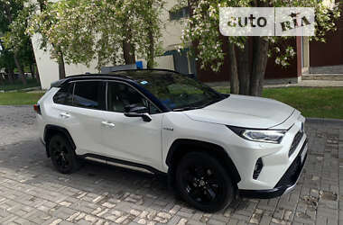 Позашляховик / Кросовер Toyota RAV4 2020 в Дніпрі