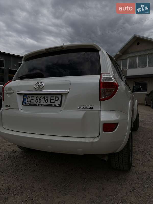 Позашляховик / Кросовер Toyota RAV4 2010 в Чернівцях