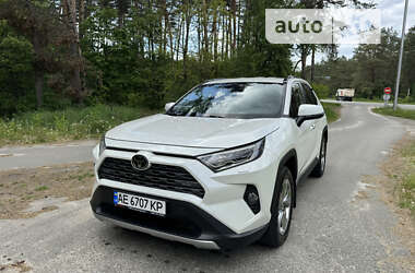 Внедорожник / Кроссовер Toyota RAV4 2019 в Киеве