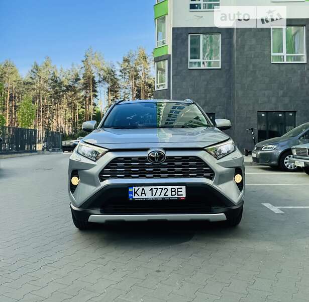 Позашляховик / Кросовер Toyota RAV4 2020 в Софіївській Борщагівці