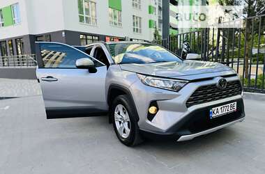 Позашляховик / Кросовер Toyota RAV4 2020 в Софіївській Борщагівці