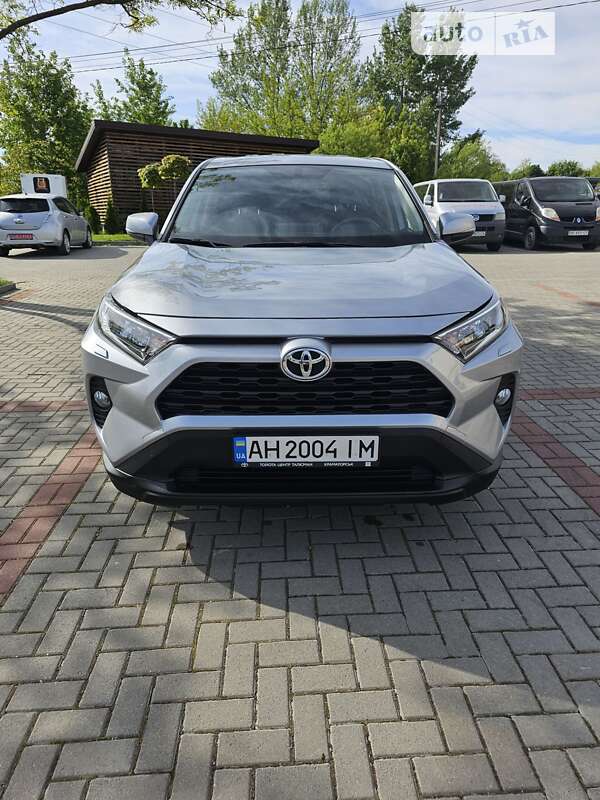 Внедорожник / Кроссовер Toyota RAV4 2021 в Львове