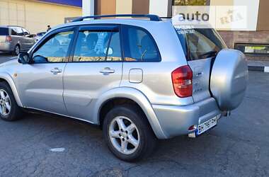 Позашляховик / Кросовер Toyota RAV4 2001 в 