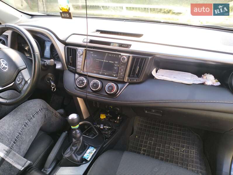 Позашляховик / Кросовер Toyota RAV4 2018 в Тульчині