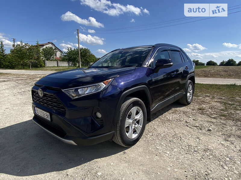 Внедорожник / Кроссовер Toyota RAV4 2021 в Тернополе