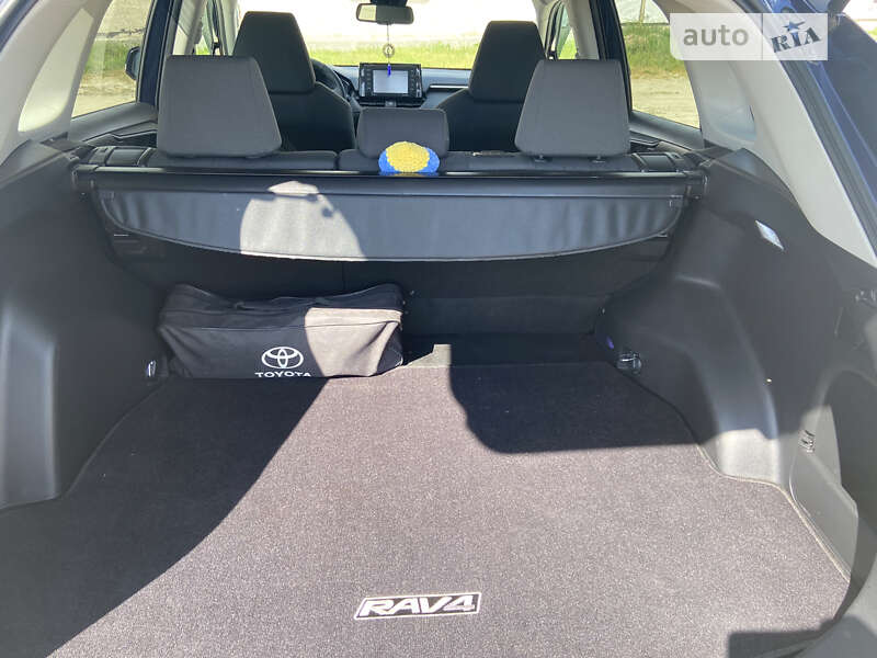 Внедорожник / Кроссовер Toyota RAV4 2021 в Тернополе