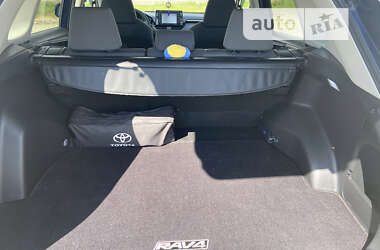 Внедорожник / Кроссовер Toyota RAV4 2021 в 