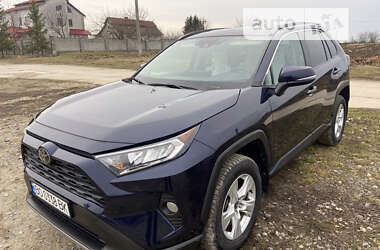 Позашляховик / Кросовер Toyota RAV4 2021 в Тернополі