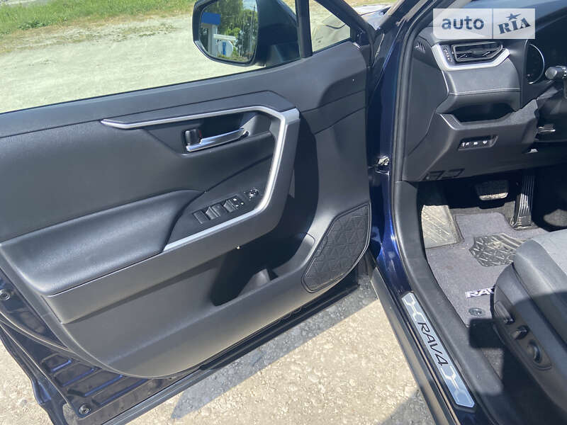 Внедорожник / Кроссовер Toyota RAV4 2021 в Тернополе