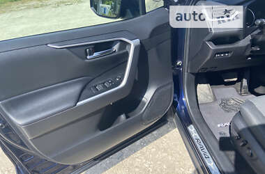 Внедорожник / Кроссовер Toyota RAV4 2021 в 