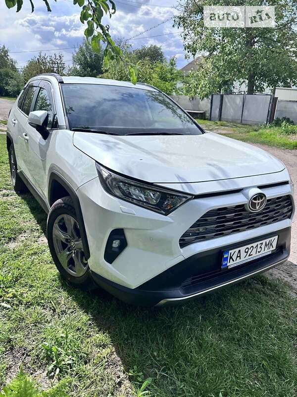 Позашляховик / Кросовер Toyota RAV4 2023 в Варві